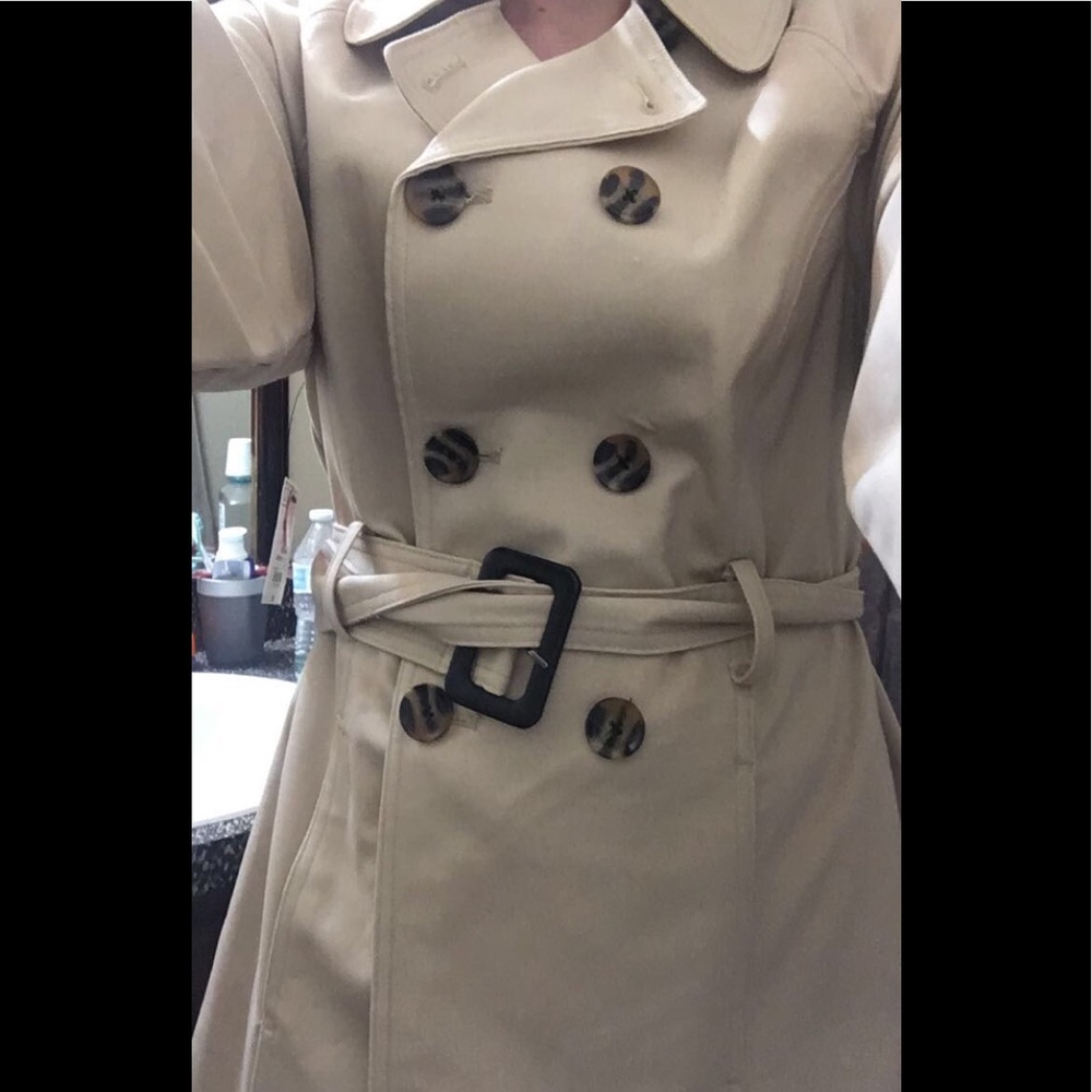 Women’s Liz Claiborne beige/cream trench coat